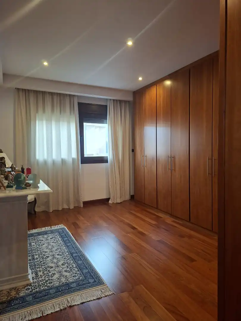Habitación de Casa adosada en venta en Granada con Aire acondicionado, Calefacción y Parquet