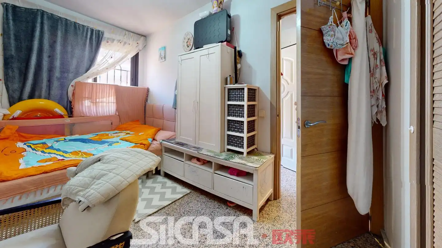 Schlafzimmer von Einfamilien-Reihenhaus zum Verkauf in Parla mit Klimaanlage, Heizung und Terrasse