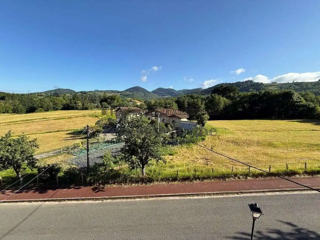 Wohnung zum Verkauf in Iurreta mit Privatgarten, Abstellraum und Balkon