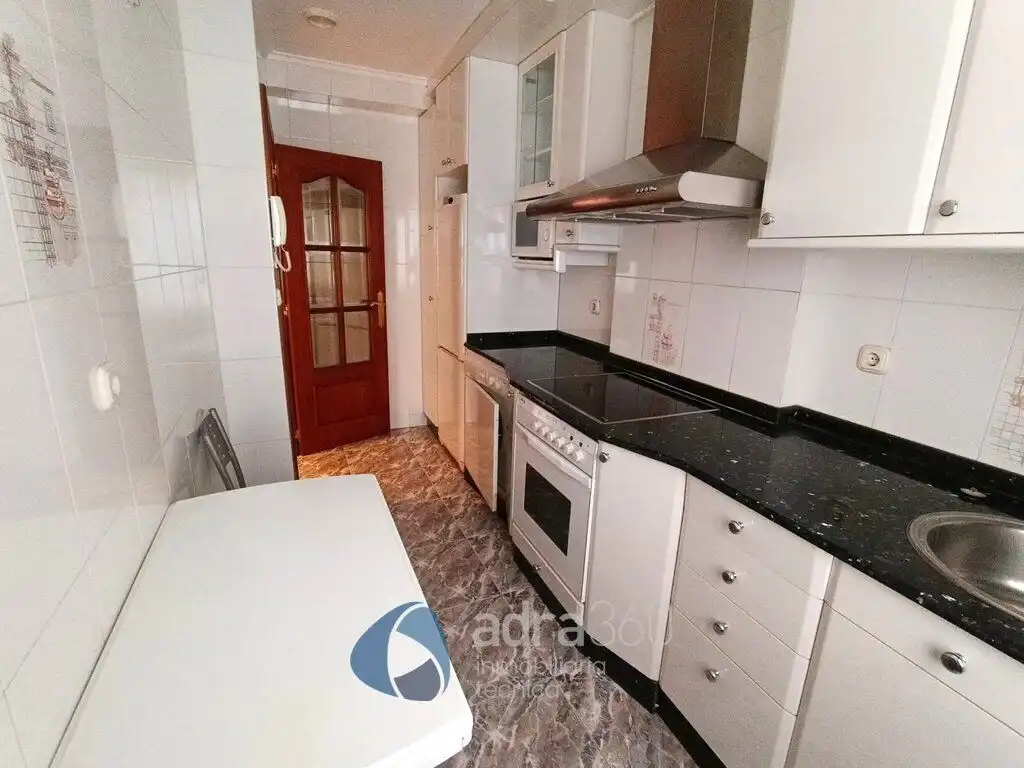 Küche von Wohnung zur Miete in  Logroño mit Heizung, Terrasse und Möbliert