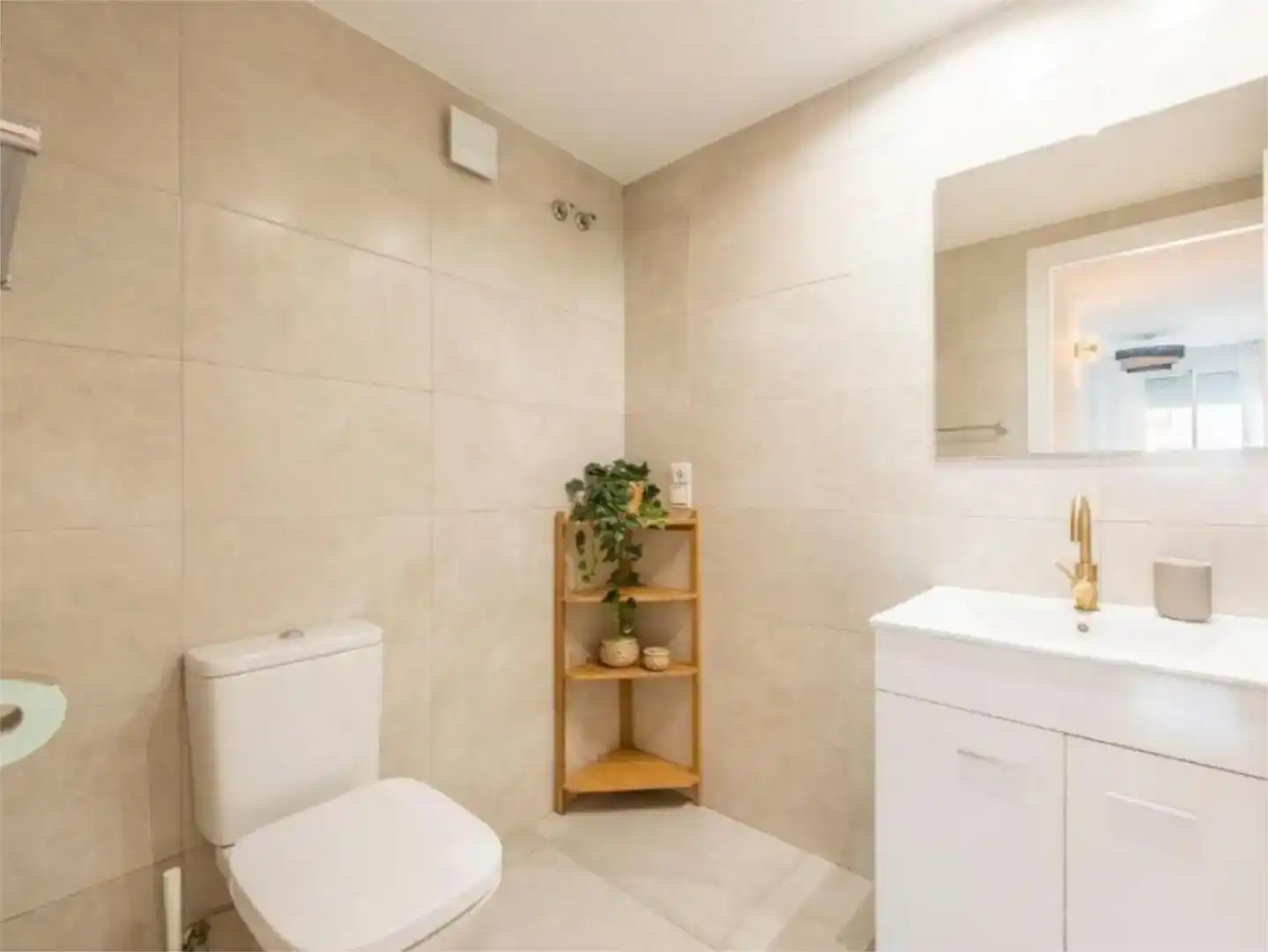 Badezimmer von Wohnung zur Miete in Marbella mit Klimaanlage, Schwimmbad und Balkon
