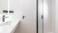 Bathroom of Flat for sale in  Barcelona Capital  with Air Conditioner