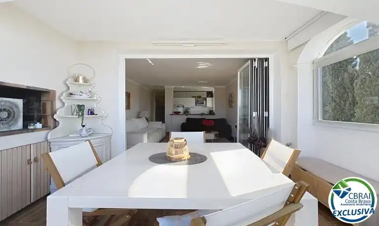 Menjador de Apartament en venda en Roses amb Calefacció, Terrassa i Moblat