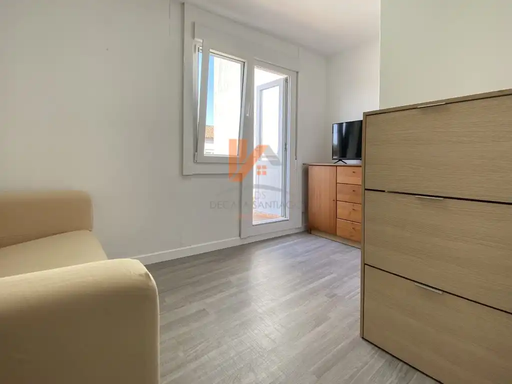 Dormitori de Apartament de lloguer en Santiago de Compostela  amb Terrassa i Moblat