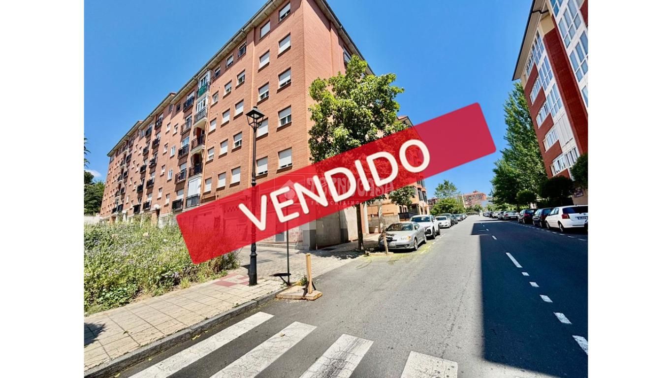 Vista exterior de Pis en venda en Ávila Capital amb Calefacció, Parquet i Traster