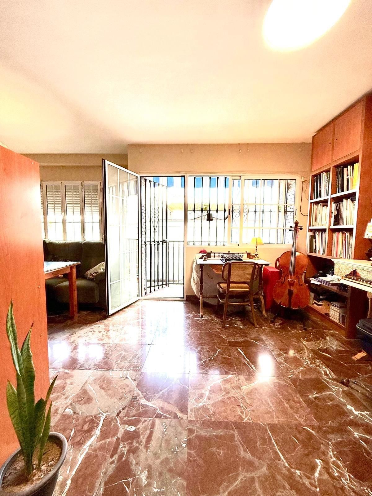 Flat for sale in  Sevilla Capital  with Air Conditioner and Balcony