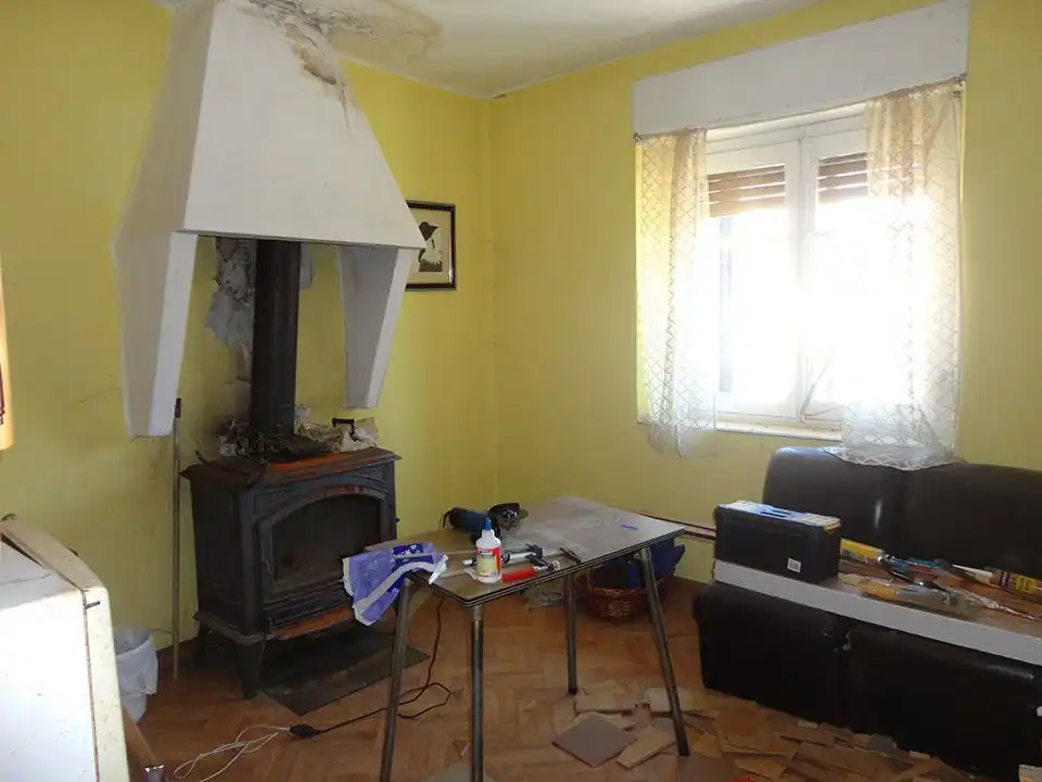Sala de estar de Finca rústica en venta en Regumiel de la Sierra con Calefacción y Amueblado