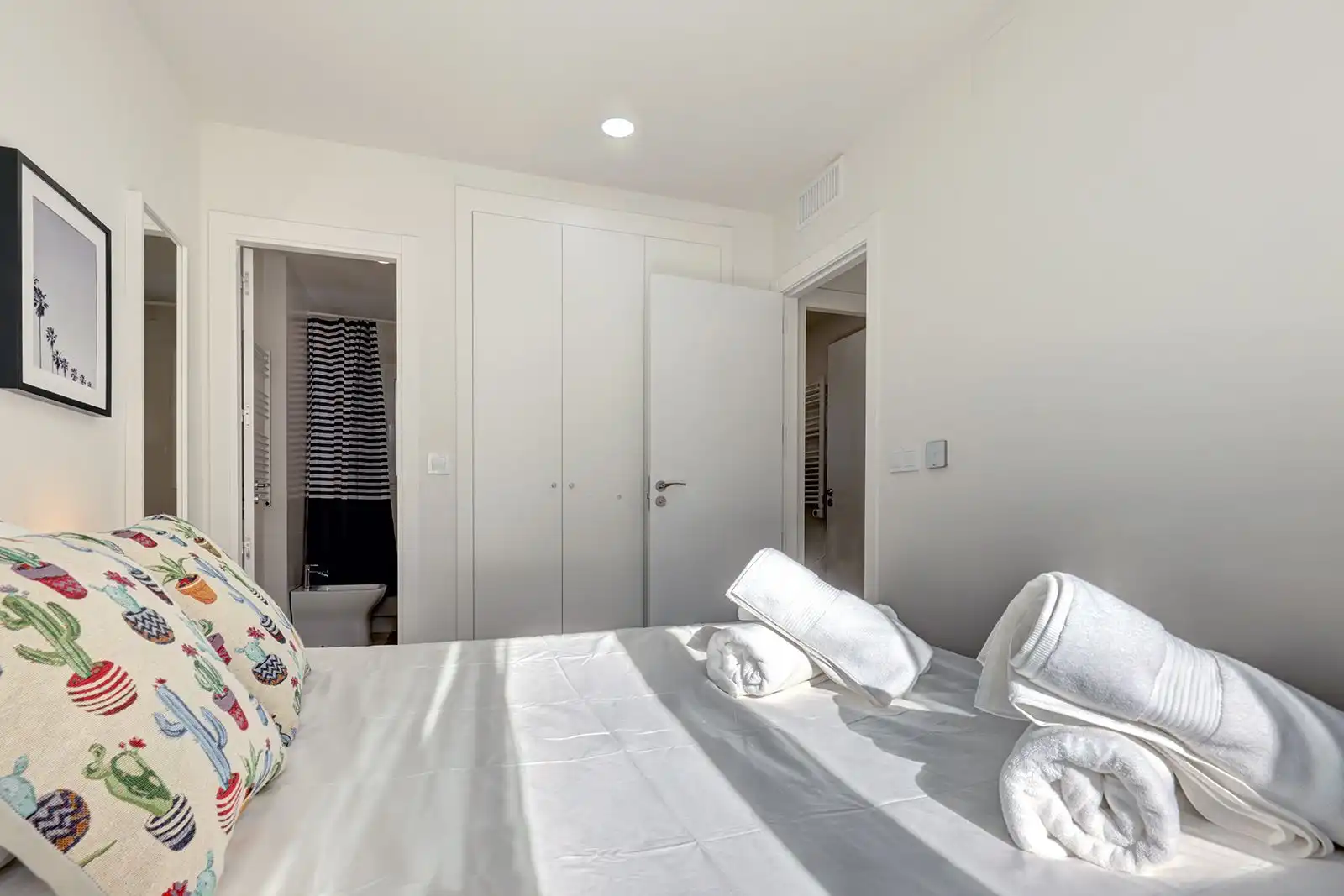 Dormitori de Apartament de lloguer en Estepona amb Aire condicionat, Terrassa i Piscina