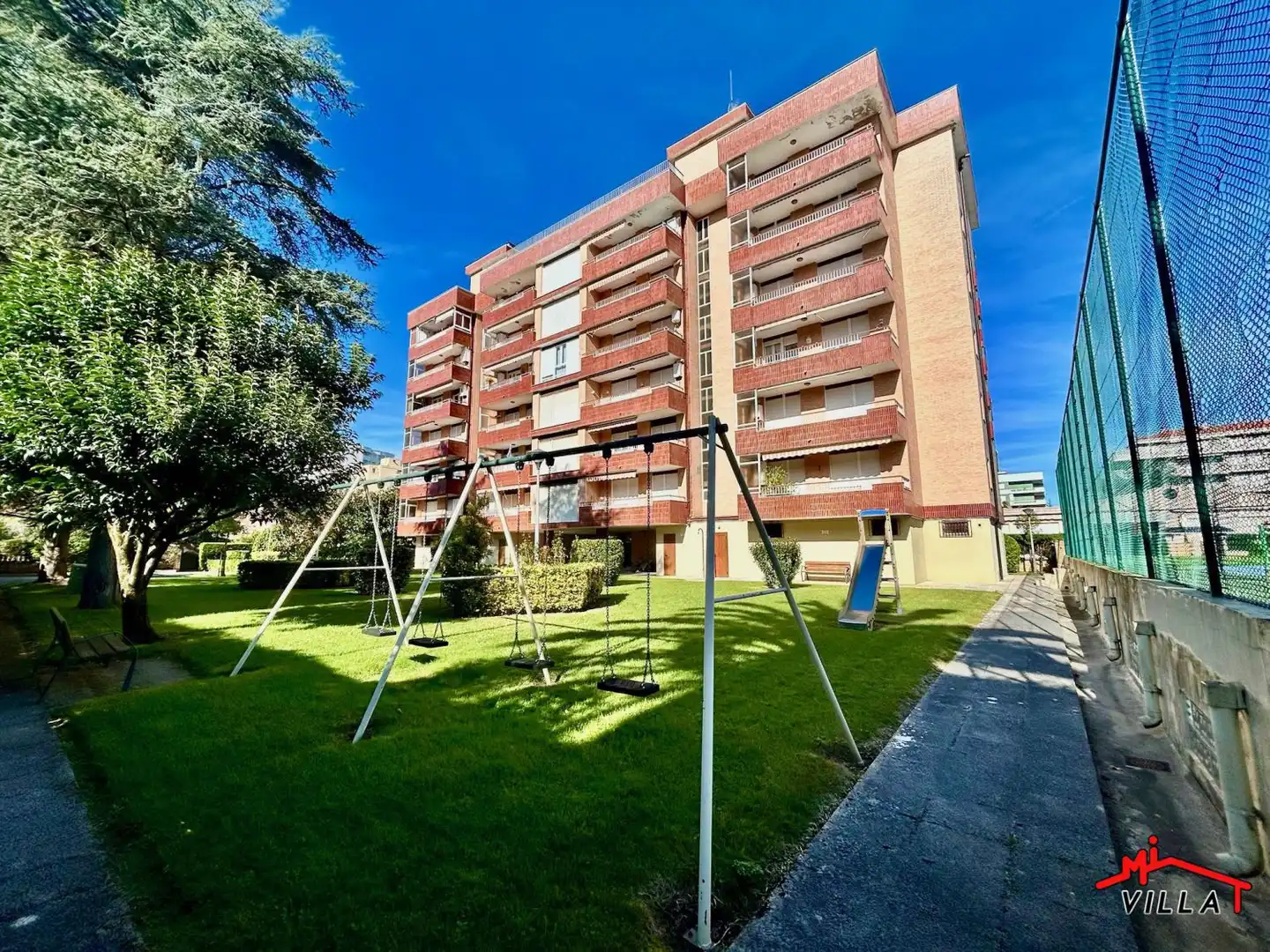 Außenansicht von Wohnung zum Verkauf in Laredo mit Heizung und Terrasse
