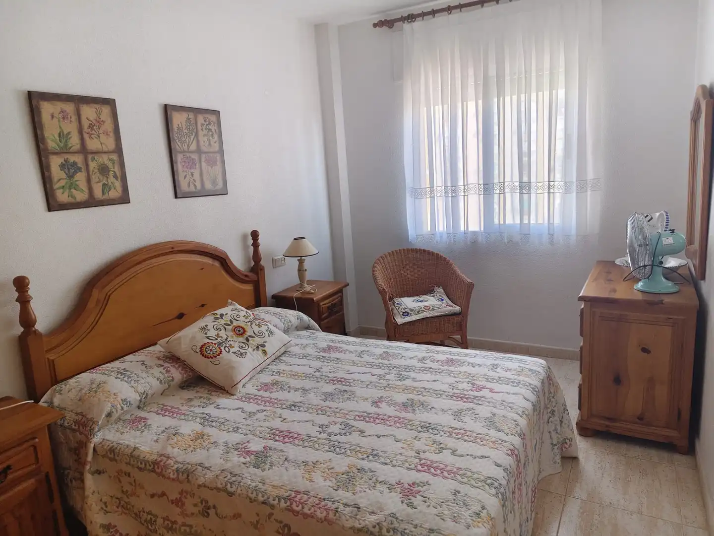Dormitori de Apartament de lloguer en Orihuela amb Aire condicionat, Calefacció i Moblat