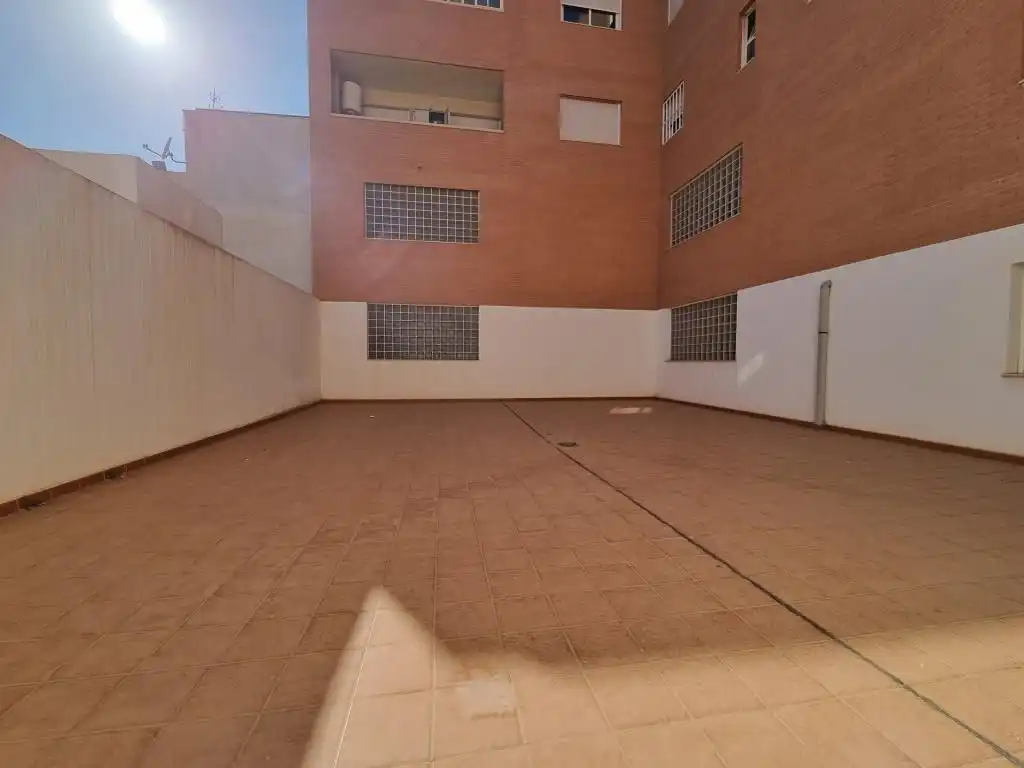 Parking de Local en venta en Almería