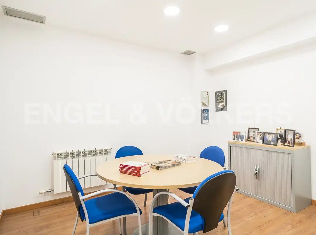 Office for sale in Barcelona  with Air Conditioner and Furnished