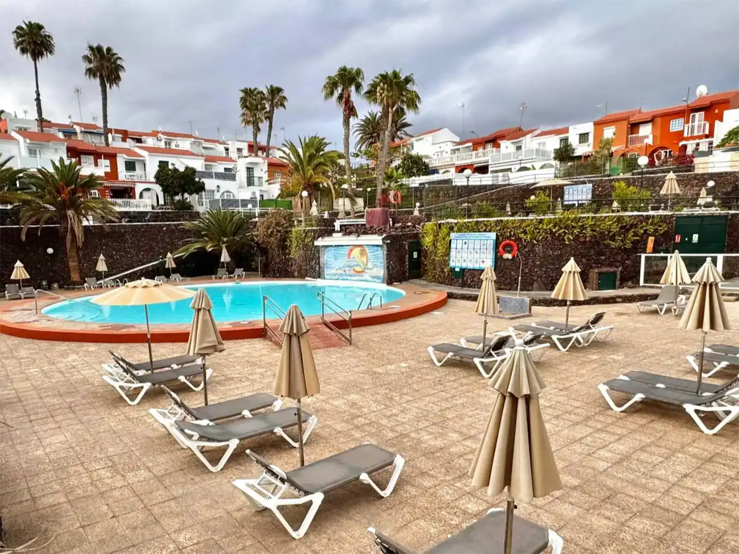 Vista exterior de Pis en venda en San Bartolomé de Tirajana amb Aire condicionat, Jardí privat i Traster
