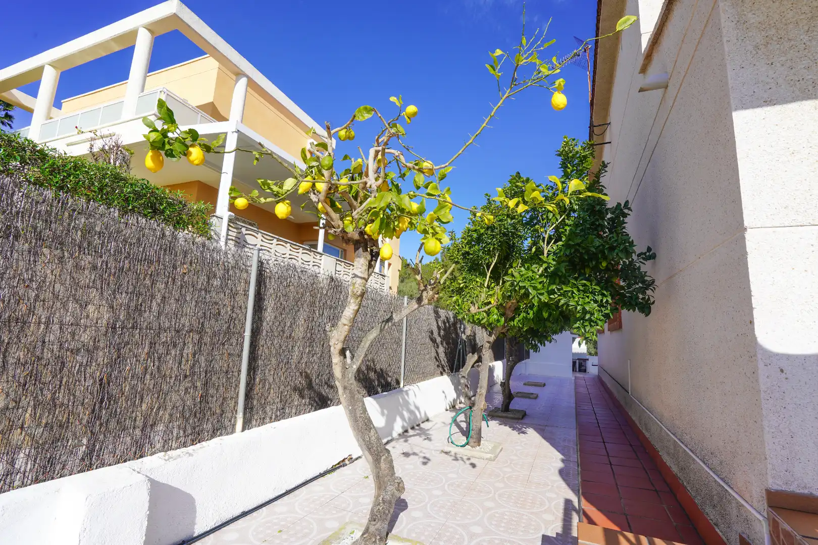 Vista exterior de Casa o xalet en venda en Tarragona amb Aire condicionat, Calefacció i Jardí privat