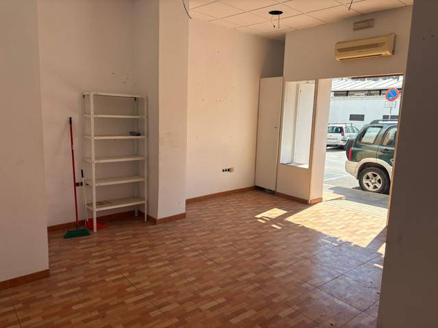 Local comercial en Alquiler en Calle de Diego de los Reyes, 56 en Castilleja de la Cuesta