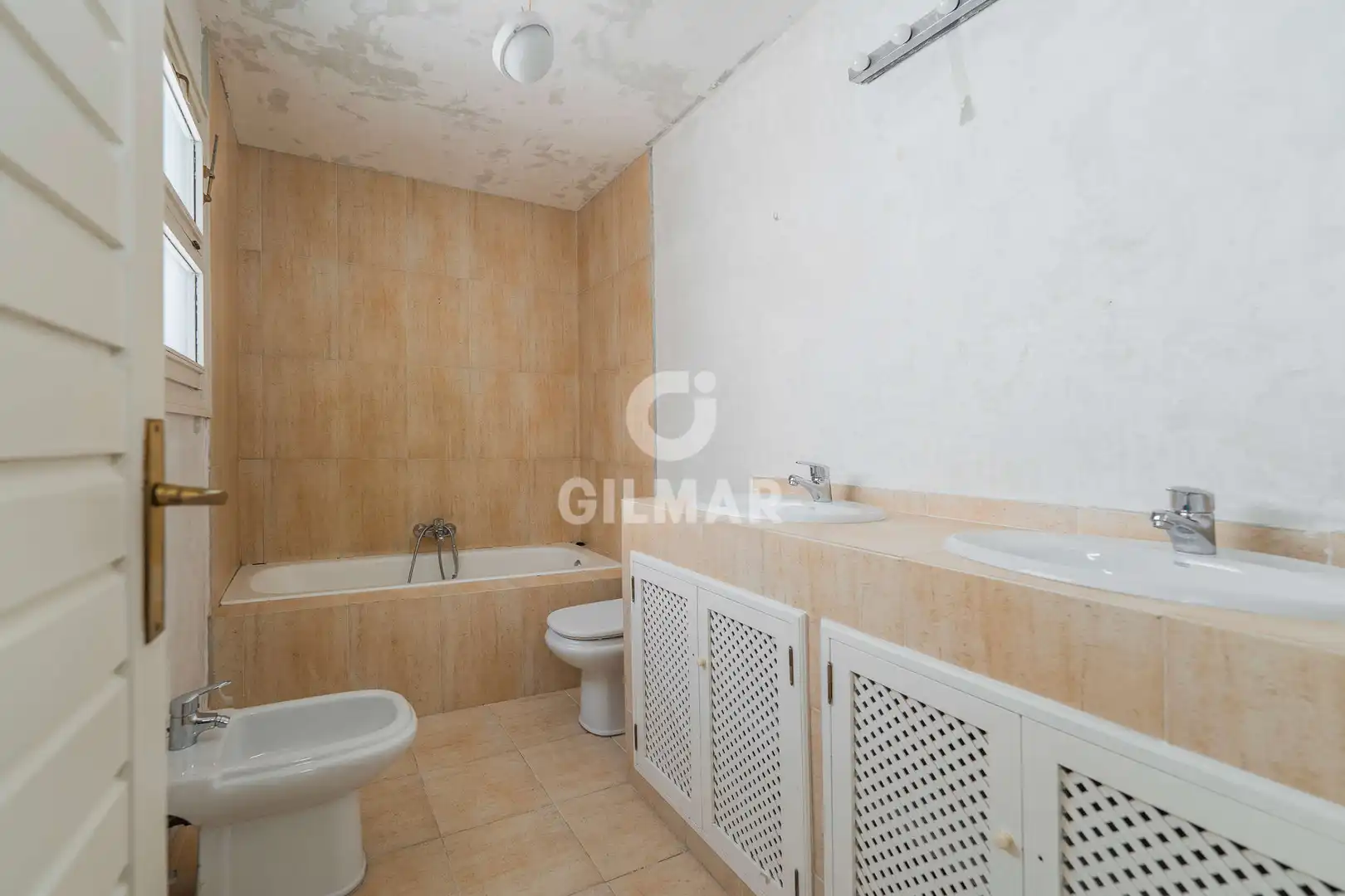 Baño de Casa o chalet en venta en Pozuelo de Alarcón con Calefacción, Jardín privado y Piscina