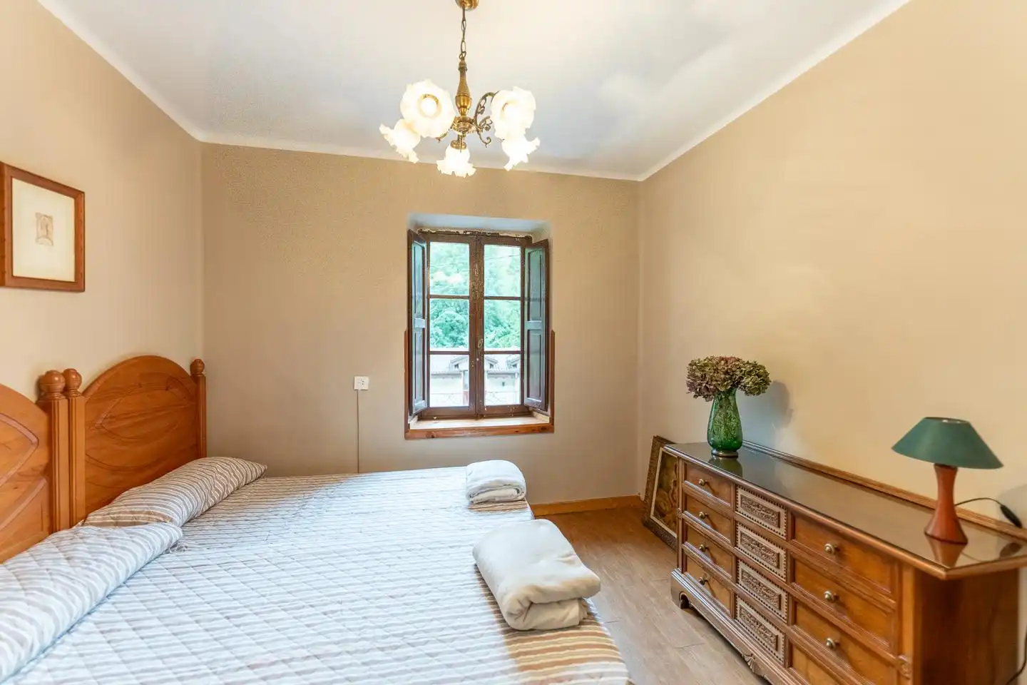 Habitación de Casa adosada en venta en Somiedo con Calefacción, Jardín privado y Terraza