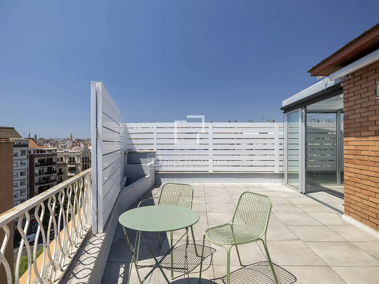 Terrasse von Dachboden zur Miete in Barcelona mit Klimaanlage, Terrasse und Möbliert