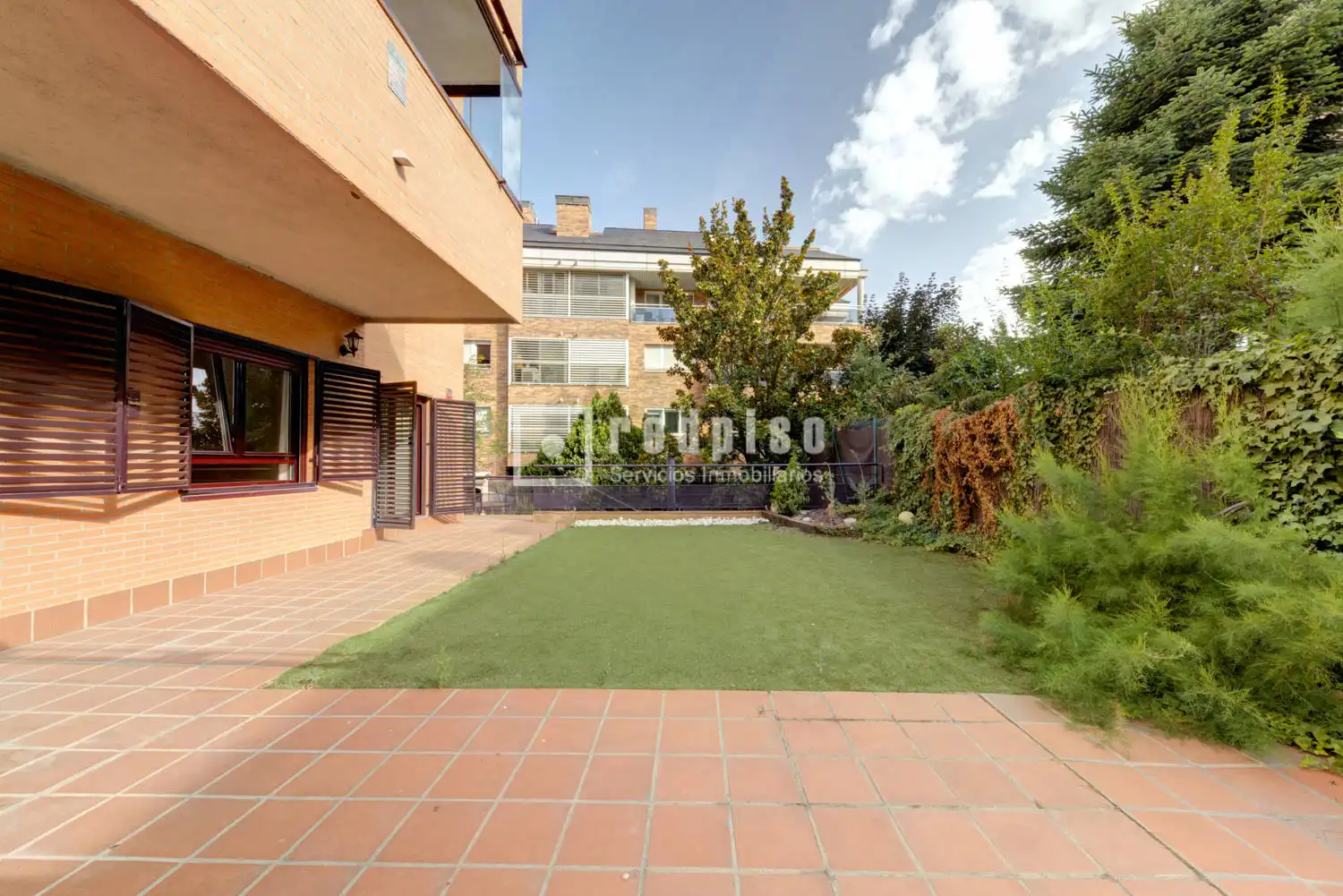 Jardín de Piso en venta en Boadilla del Monte con Aire acondicionado, Calefacción y Terraza