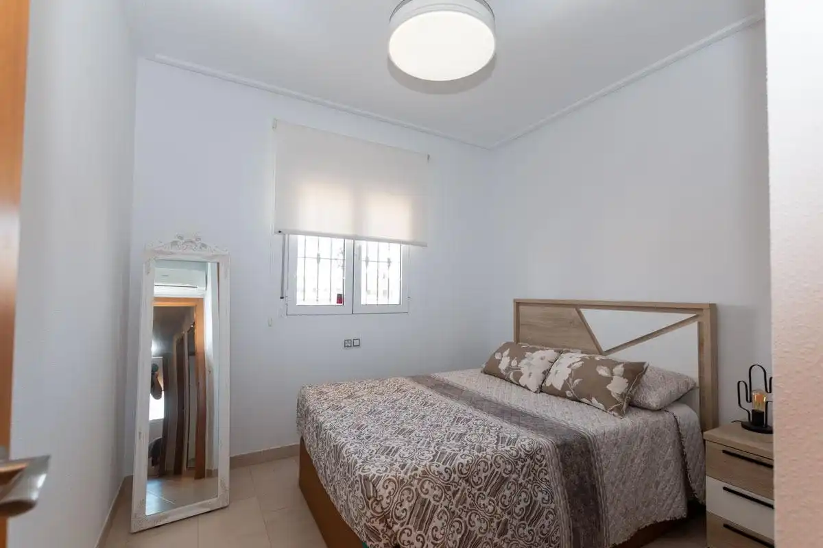 Dormitori de Apartament en venda en Orihuela amb Aire condicionat, Calefacció i Jardí privat
