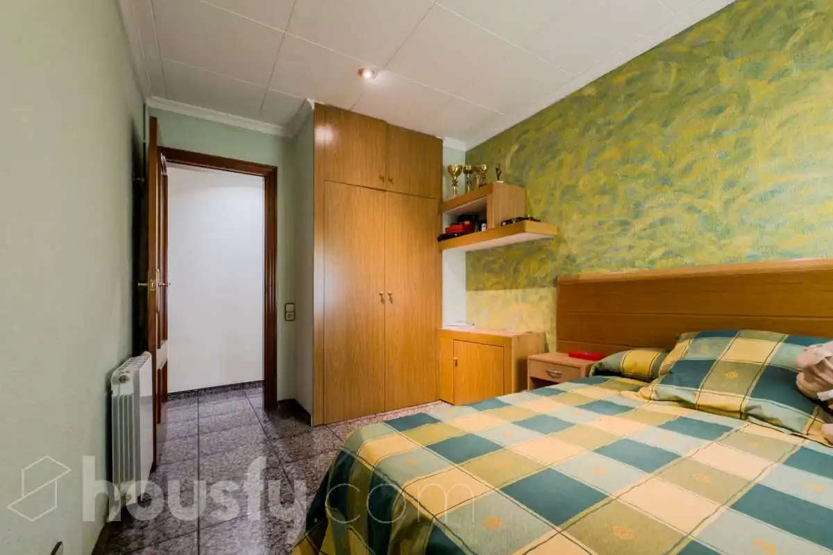 Bedroom of Houses for sale in Santa Coloma de Gramenet  with Air Conditioner, Heating and Private garden
