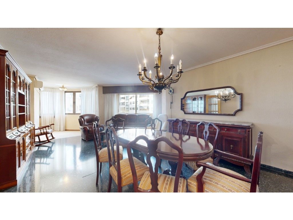 Flat for sale in Exposició