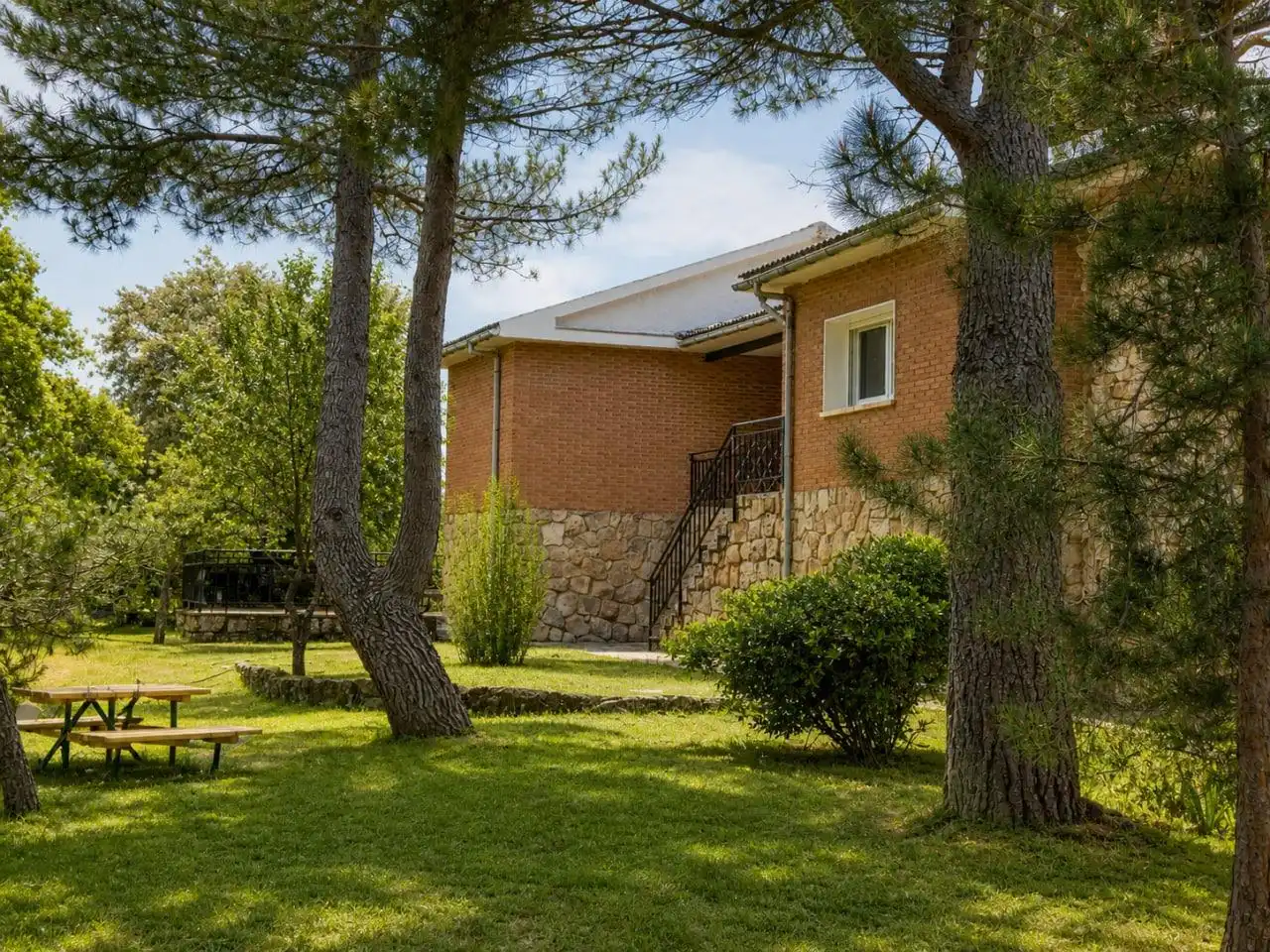 Exterior view of Houses for sale in La Cabrera  with Terrace
