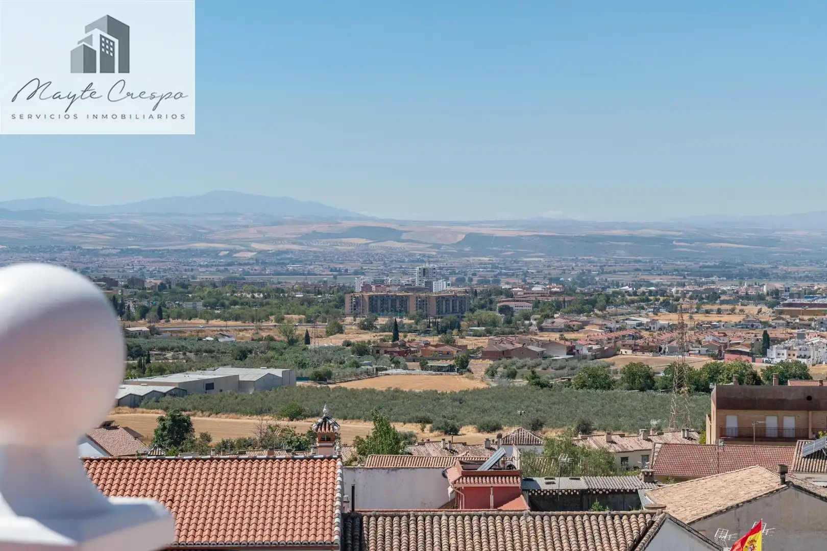 Vista exterior de Casa adosada en venta en Jun con Terraza, Amueblado y Alarma