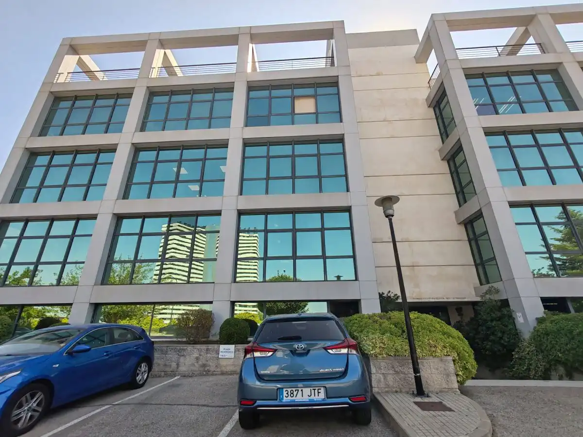 Außenansicht von Büro zum Verkauf in Alcobendas mit Klimaanlage, Heizung und Terrasse