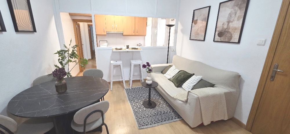 Sala d'estar de Pis de lloguer en Elda amb Aire condicionat, Moblat i Rentadora