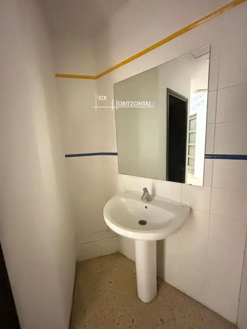Badezimmer von Geschaftsraum zur Miete in Barberà del Vallès mit Klimaanlage und Internet