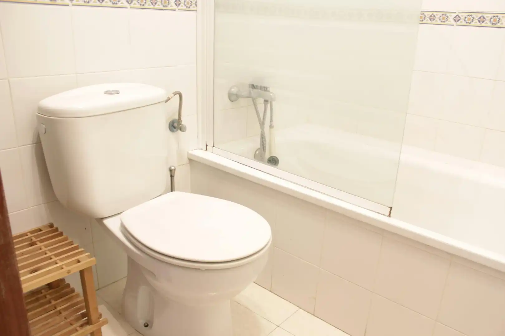 Baño de Piso de alquiler en Sevilla con Aire acondicionado, Amueblado y Lavadora