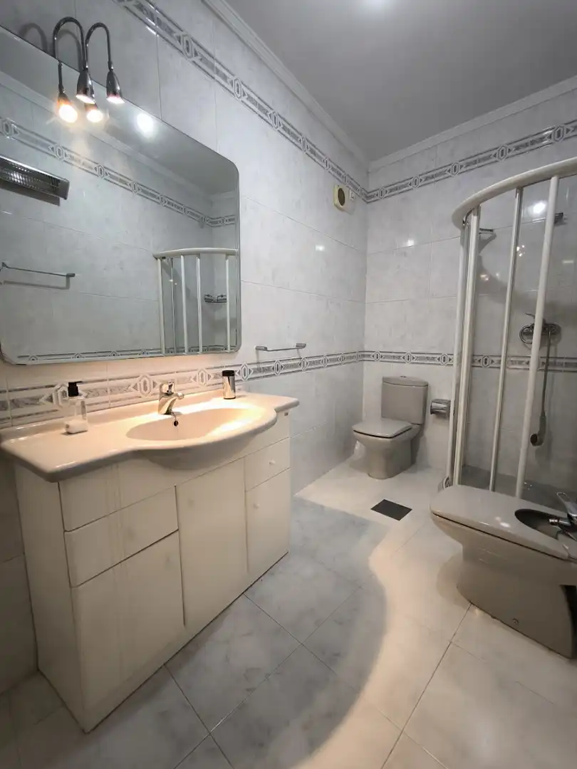 Baño de Piso en venta en Vilagarcía de Arousa con Calefacción, Parquet y Amueblado