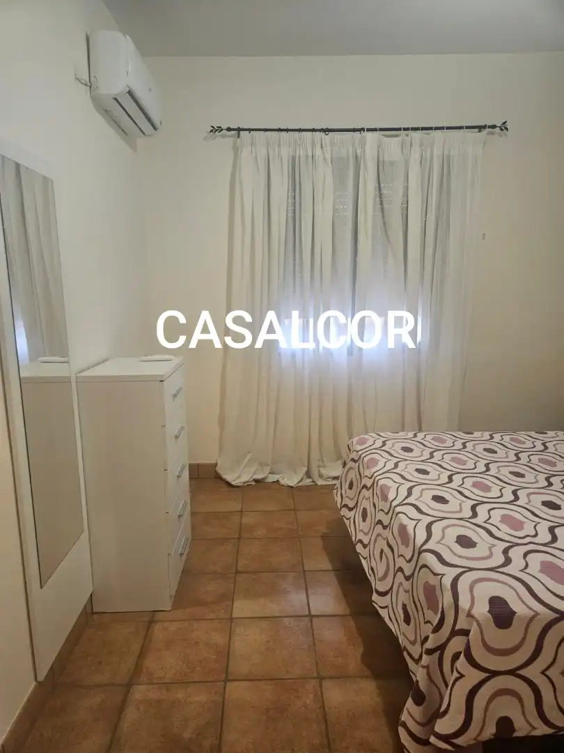 Habitación de Casa adosada de alquiler en Mairena del Alcor con Aire acondicionado, Amueblado y Horno