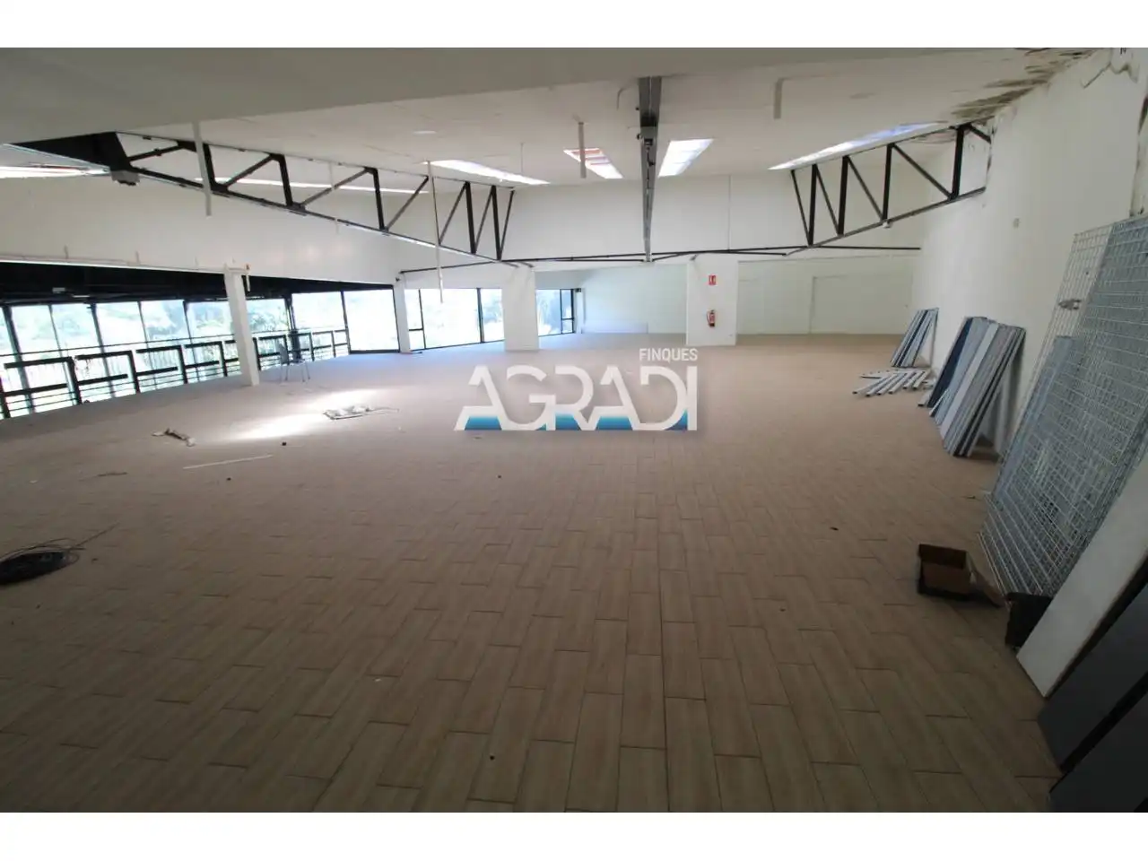 Nave industrial de alquiler en Vallirana