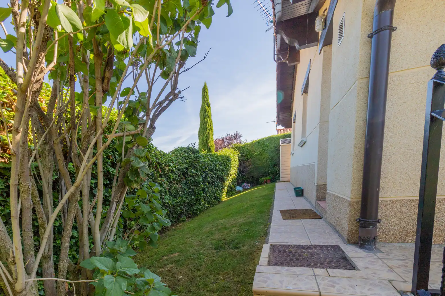 Jardín de Casa o chalet en venta en Ayegui / Aiegi con Calefacción, Trastero y Piscina