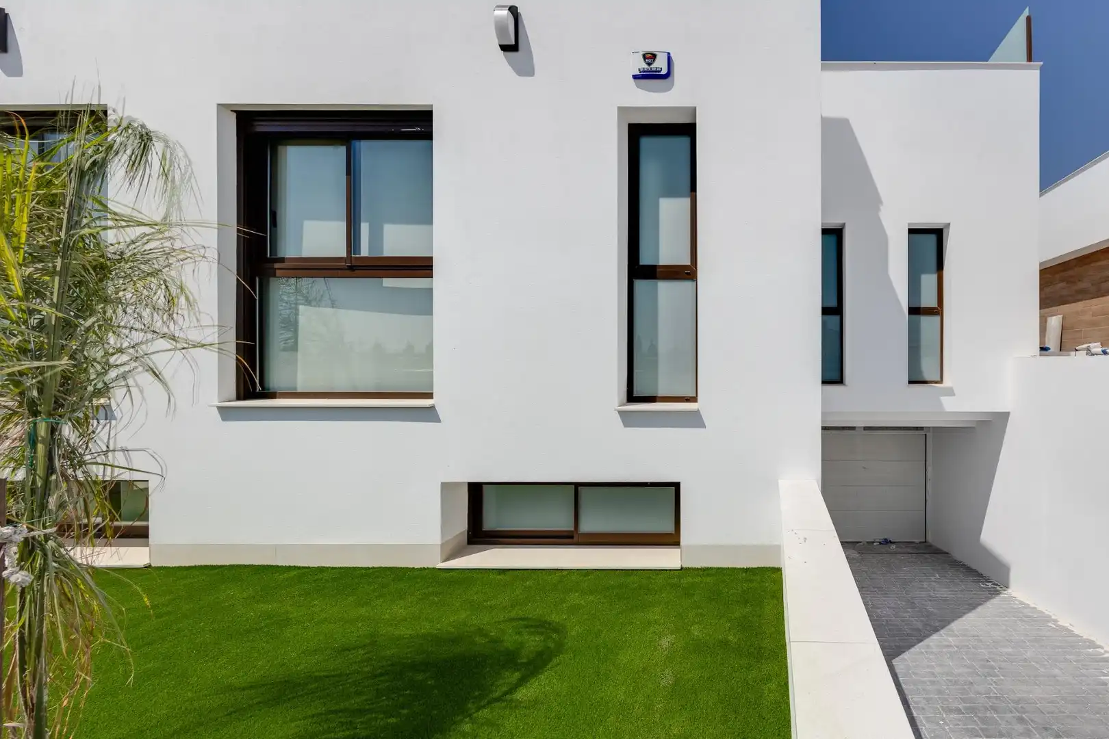 Vista exterior de Casa o xalet en venda en Los Alcázares amb Aire condicionat, Jardí privat i Terrassa