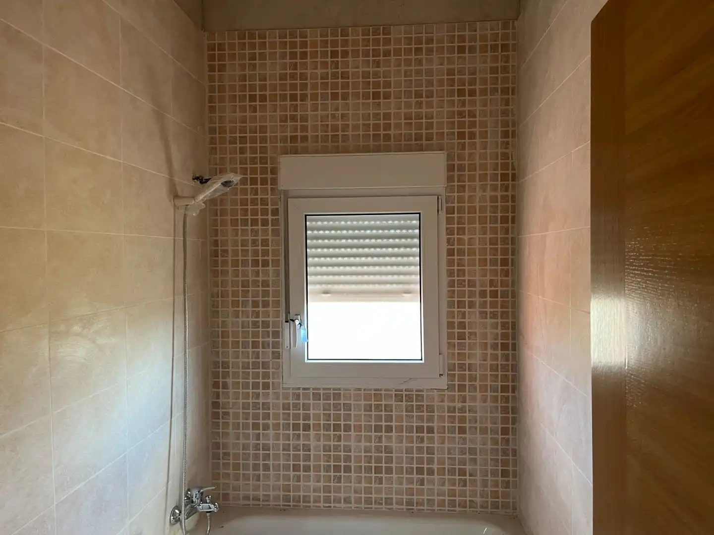 Bathroom of Houses for sale in Sanchidrián  with Private garden and Terrace