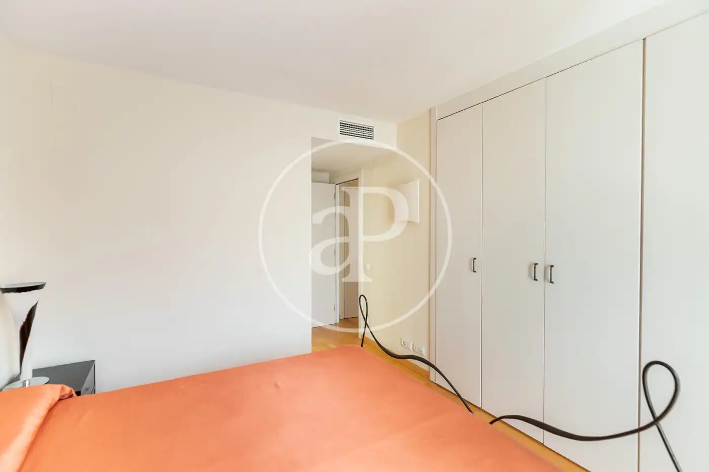 Schlafzimmer von Maisonette zum Verkauf in Barcelona mit Klimaanlage, Heizung und Terrasse