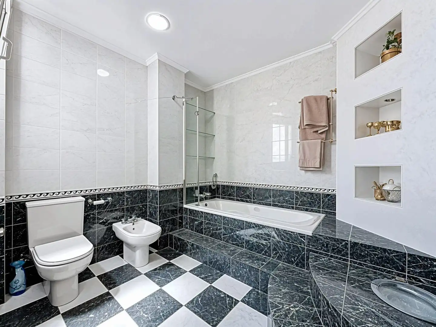 Bathroom of Houses for sale in Valencia  with Air Conditioner, Heating and Parquet flooring