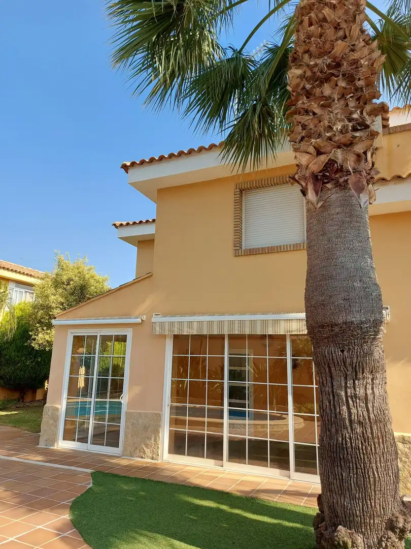 Exterior view of Houses for sale in La Pobla de Vallbona  with Air Conditioner, Heating and Private garden