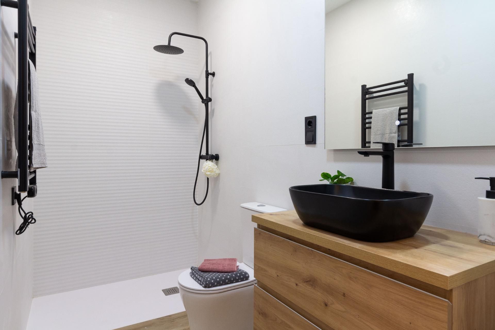 Bathroom of Planta baja for sale in Sabadell  with Air Conditioner, Heating and Parquet flooring
