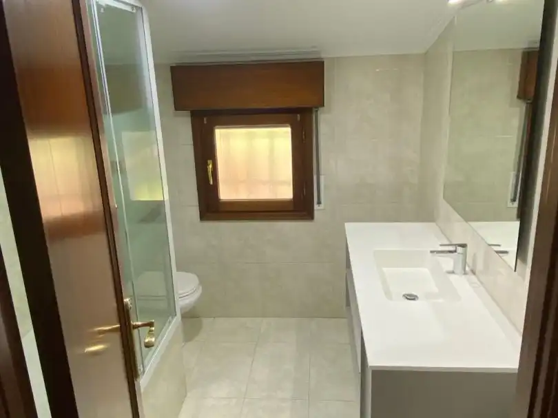 Bany de Casa o xalet de lloguer en Legutio amb Calefacció, Jardí privat i Parquet