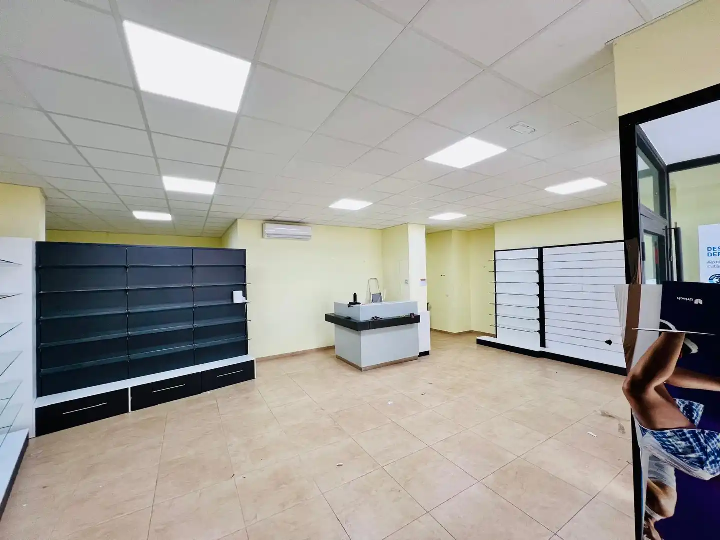 Local en venda a Plaza Alegría, 2, Los Villares
