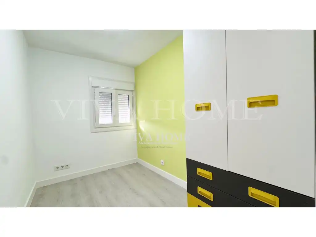 Bedroom of Flat for sale in Madrid