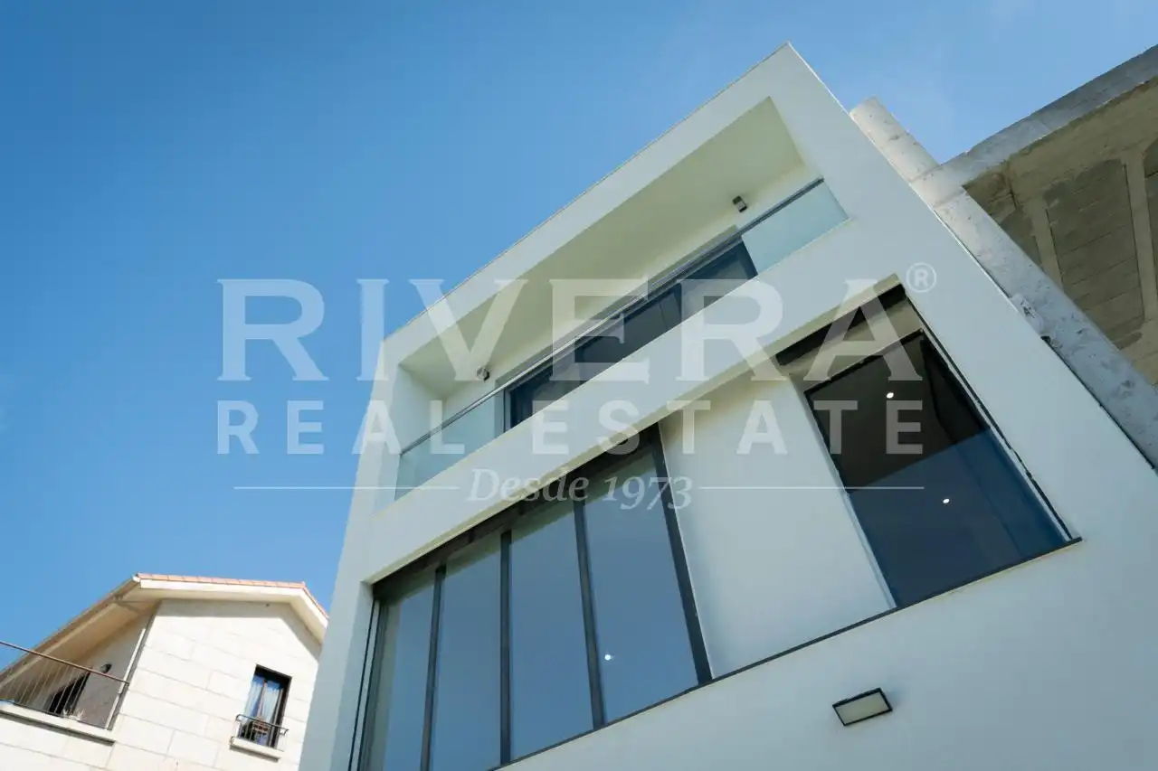 Vista exterior de Casa adosada en venta en Vigo  con Calefacción y Jardín privado
