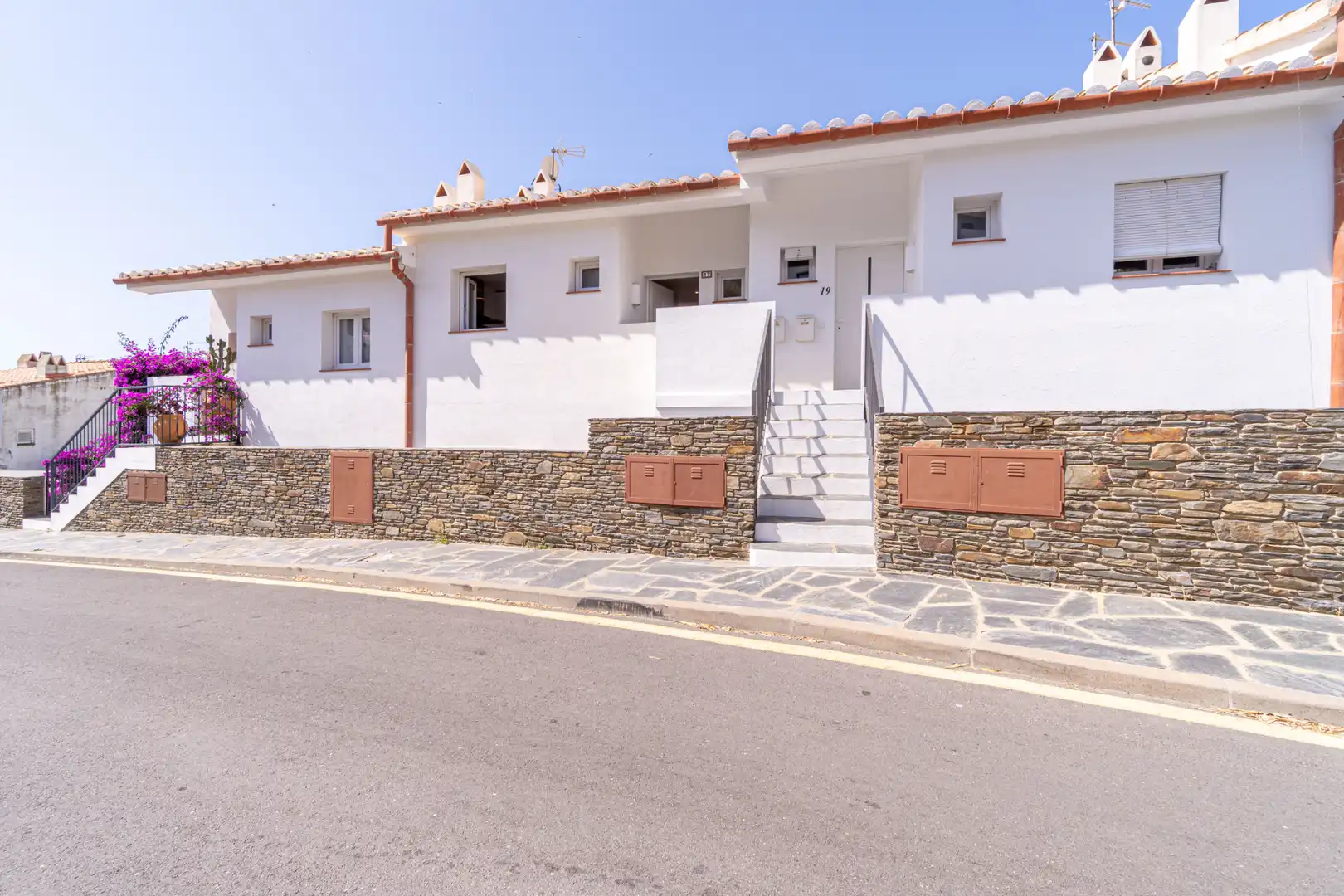 Vista exterior de Casa adosada en venda en Cadaqués amb Aire condicionat, Calefacció i Terrassa