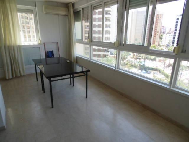 Dormitori de Apartament en venda en Benidorm amb Aire condicionat, Jardí privat i Terrassa