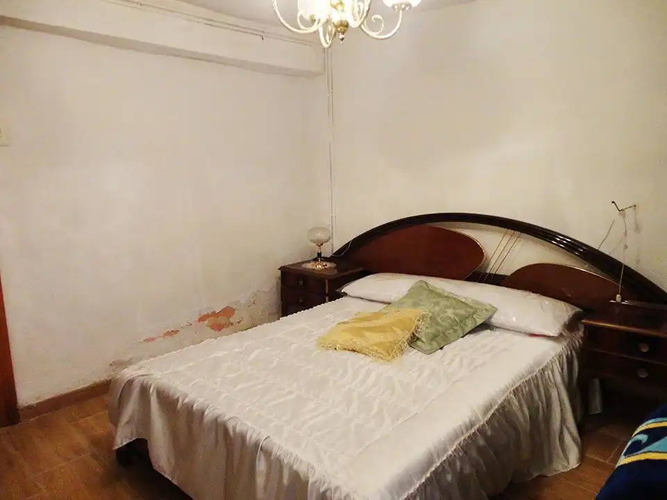 Dormitori de Casa adosada en venda en Castrillo de la Reina amb Calefacció i Traster
