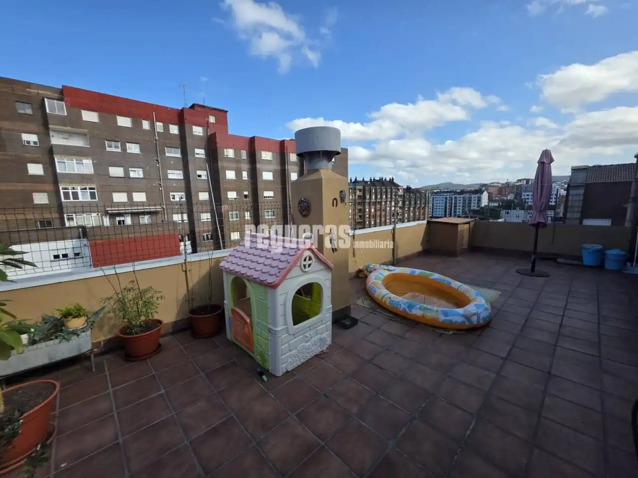 Terraza de Ático en venta en Avilés con Calefacción, Parquet y Terraza